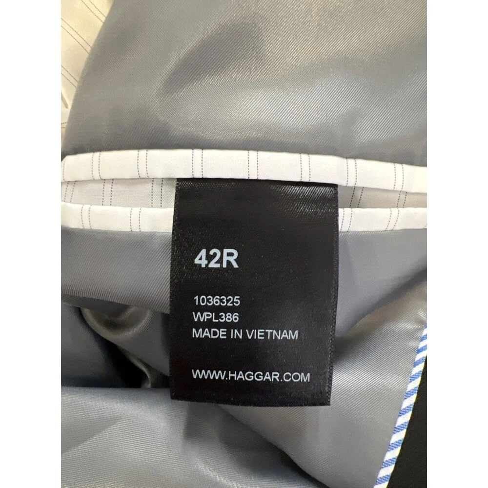 J.M. Haggar Men's Black Classic Fit Stretch Two-Button Long Sleeve Blazer - 42